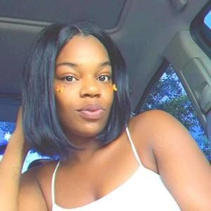 Meet your Posher, Lola